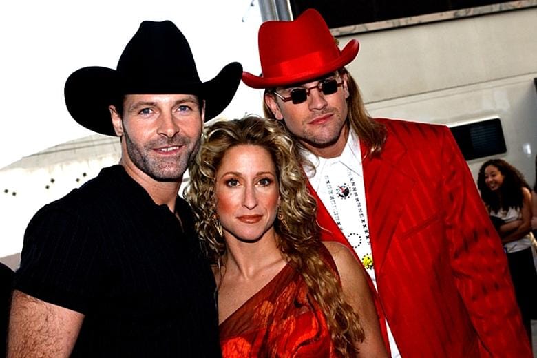 This Week In Country Chart History: Standards, Sexism and Cincinnati Dancing Pigs